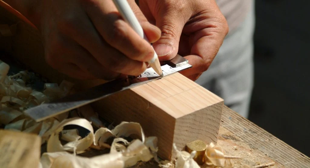 With a ruler, find the overall height of all the stuff that has sunk to the bottom and the height of each layer on its own. Then work out what percentage each part makes up. For example, if all the settled material is three inches deep and the sand part of it is one inch, then sand is about 33 percent of the total. Most garden soil isn’t at one of the three completely different types of texture. Loam, which is the best kind of soil for gardening, is approximately 40 percent sand, 40 percent silt, and 20 percent clay. Soil with a lot of sand (over 60 percent) lets water go through it rapidly, but doesn’t hold onto water or plant food very well. Clay soil (more than 40 percent clay) is good at keeping water and nutrients, but doesn’t let water drain and gets easily squashed. Once you have a general idea of the soil texture, gardeners can choose the right things to improve it. Compost (which is rotting plant matter) is useful for both sandy and clay soils. Sand will only help clay that is very very heavy. And, perlite or vermiculite can improve how well things in pots drain.